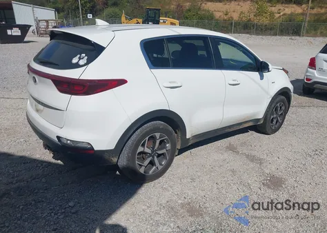 2020 Kia Sportage Lx z USA, uszkodzony, nr VIN KNDPMCAC8L7777695